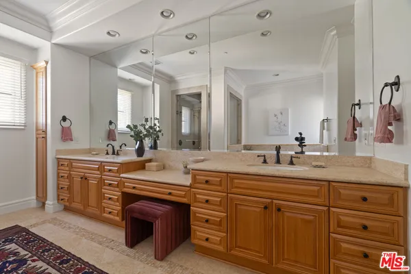 $13,000 | 3697 Benedict Canyon Lane, Sherman Oaks, CA 91423