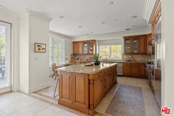 $13,000 | 3697 Benedict Canyon Lane, Sherman Oaks, CA 91423