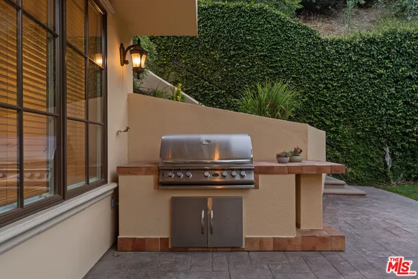 $13,000 | 3697 Benedict Canyon Lane, Sherman Oaks, CA 91423