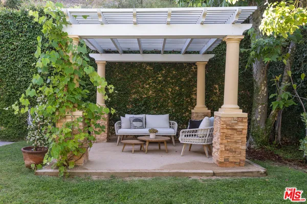 $13,000 | 3697 Benedict Canyon Lane, Sherman Oaks, CA 91423