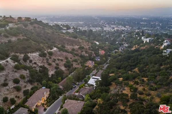$13,000 | 3697 Benedict Canyon Lane, Sherman Oaks, CA 91423