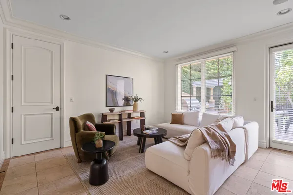 $13,000 | 3697 Benedict Canyon Lane, Sherman Oaks, CA 91423