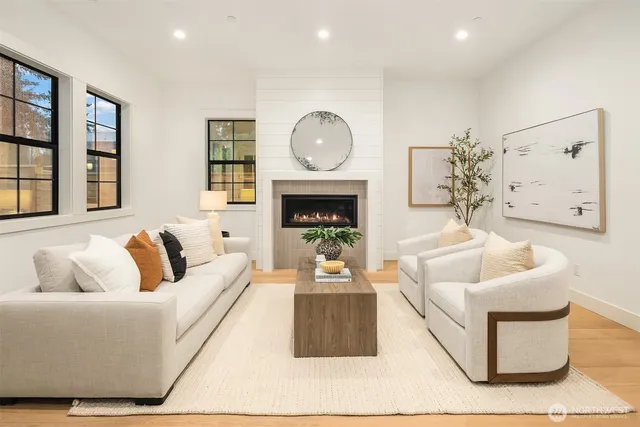 $1,975,950 | 809 166th Avenue Northeast, Bellevue, WA 98008