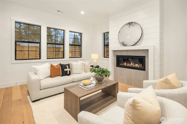 $1,975,950 | 809 166th Avenue Northeast, Bellevue, WA 98008