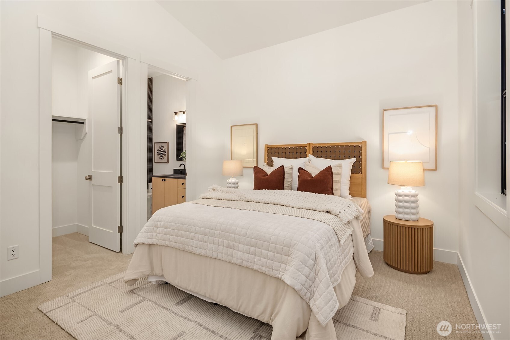 809 166th Avenue Northeast Bellevue, WA 98008 - Photo 15 of 27