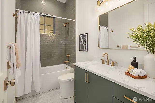 $1,975,950 | 809 166th Avenue Northeast, Bellevue, WA 98008