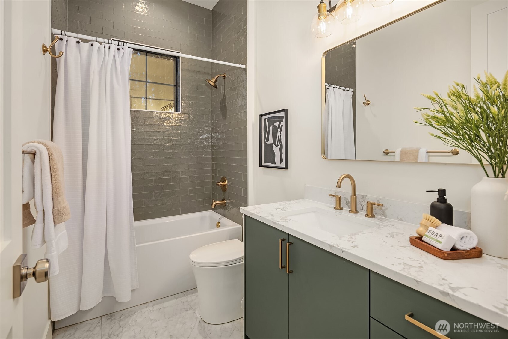 809 166th Avenue Northeast Bellevue, WA 98008 - Photo 18 of 27