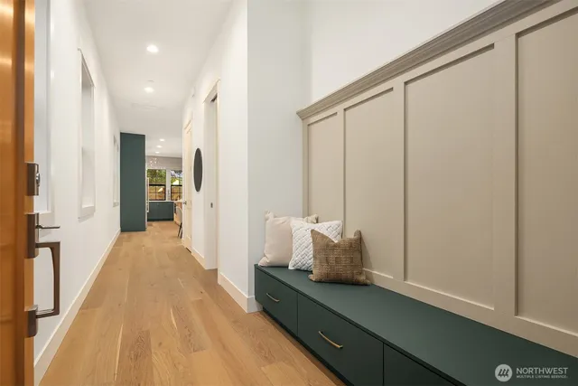 $1,975,950 | 809 166th Avenue Northeast, Bellevue, WA 98008