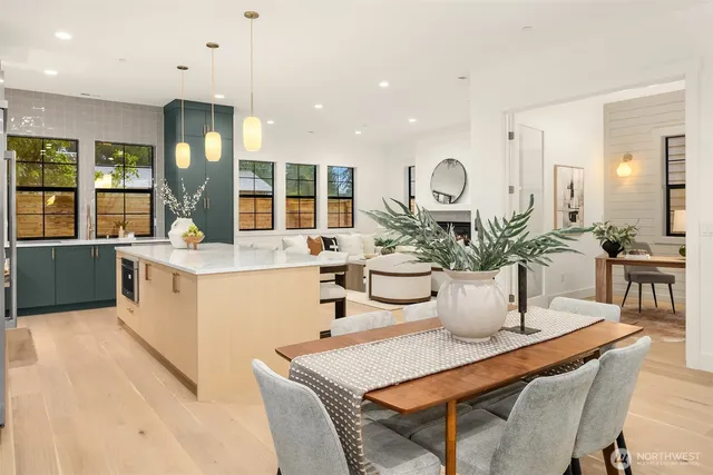 $1,975,950 | 809 166th Avenue Northeast, Bellevue, WA 98008