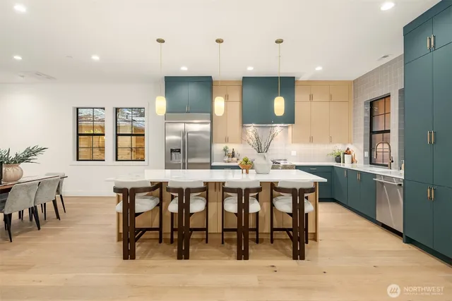 $1,975,950 | 809 166th Avenue Northeast, Bellevue, WA 98008