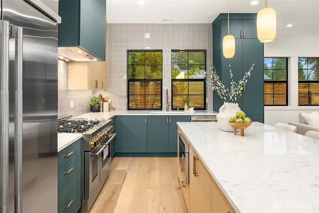 $1,975,950 | 809 166th Avenue Northeast, Bellevue, WA 98008