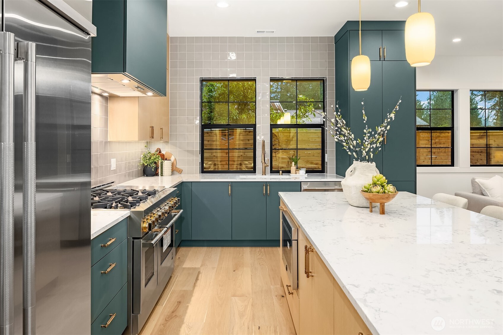 809 166th Avenue Northeast Bellevue, WA 98008 - Photo 9 of 27