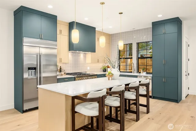 $1,975,950 | 809 166th Avenue Northeast, Bellevue, WA 98008