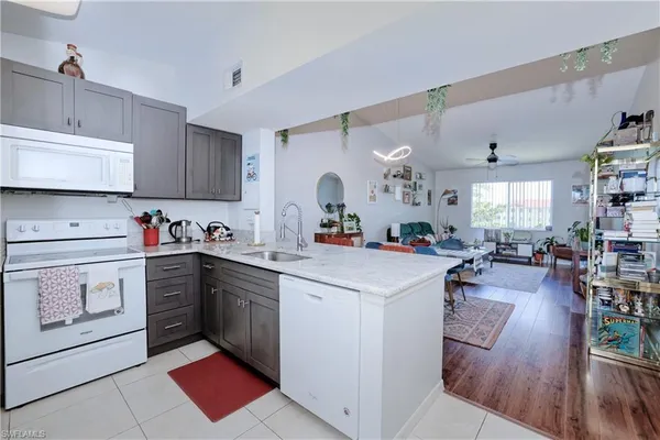 $1,750 | 8294 Key Royal Circle, Unit 1633, Naples, FL 34119