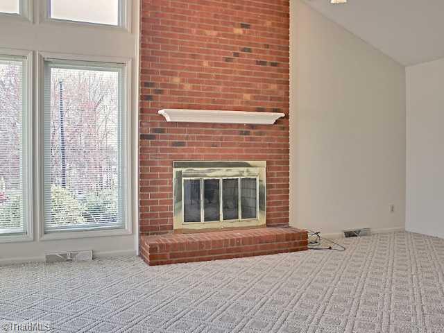 133 Applegate Road Kernersville, NC 27284 - Photo 4 of 16 Living Room.