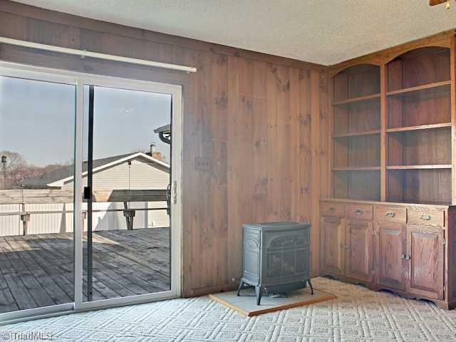 133 Applegate Road Kernersville, NC 27284 - Photo 10 of 16 Den/Family/Great Room.