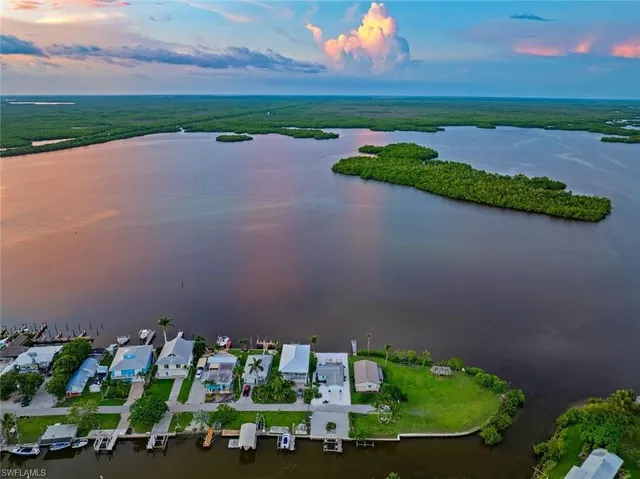 $1,695,000 | 107 Bayshore Way, Goodland, FL 34140