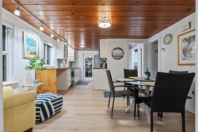 $1,695,000 | 107 Bayshore Way, Goodland, FL 34140