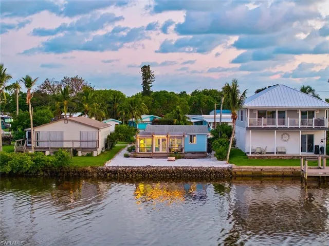 $1,695,000 | 107 Bayshore Way, Goodland, FL 34140