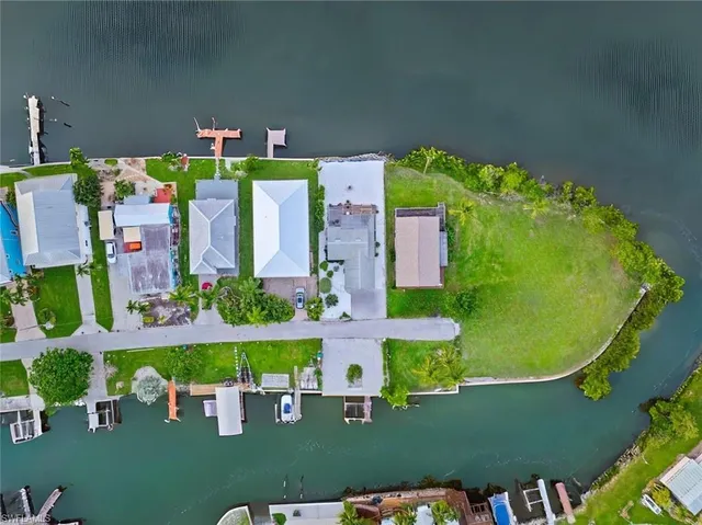 $1,695,000 | 107 Bayshore Way, Goodland, FL 34140