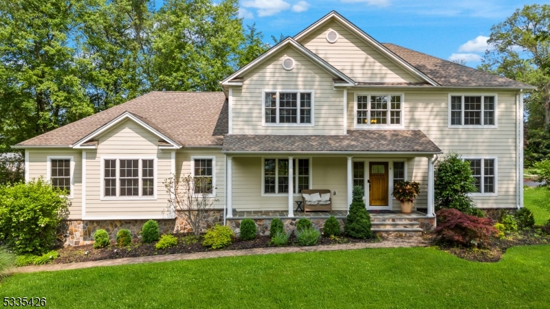 4 Oak Ln