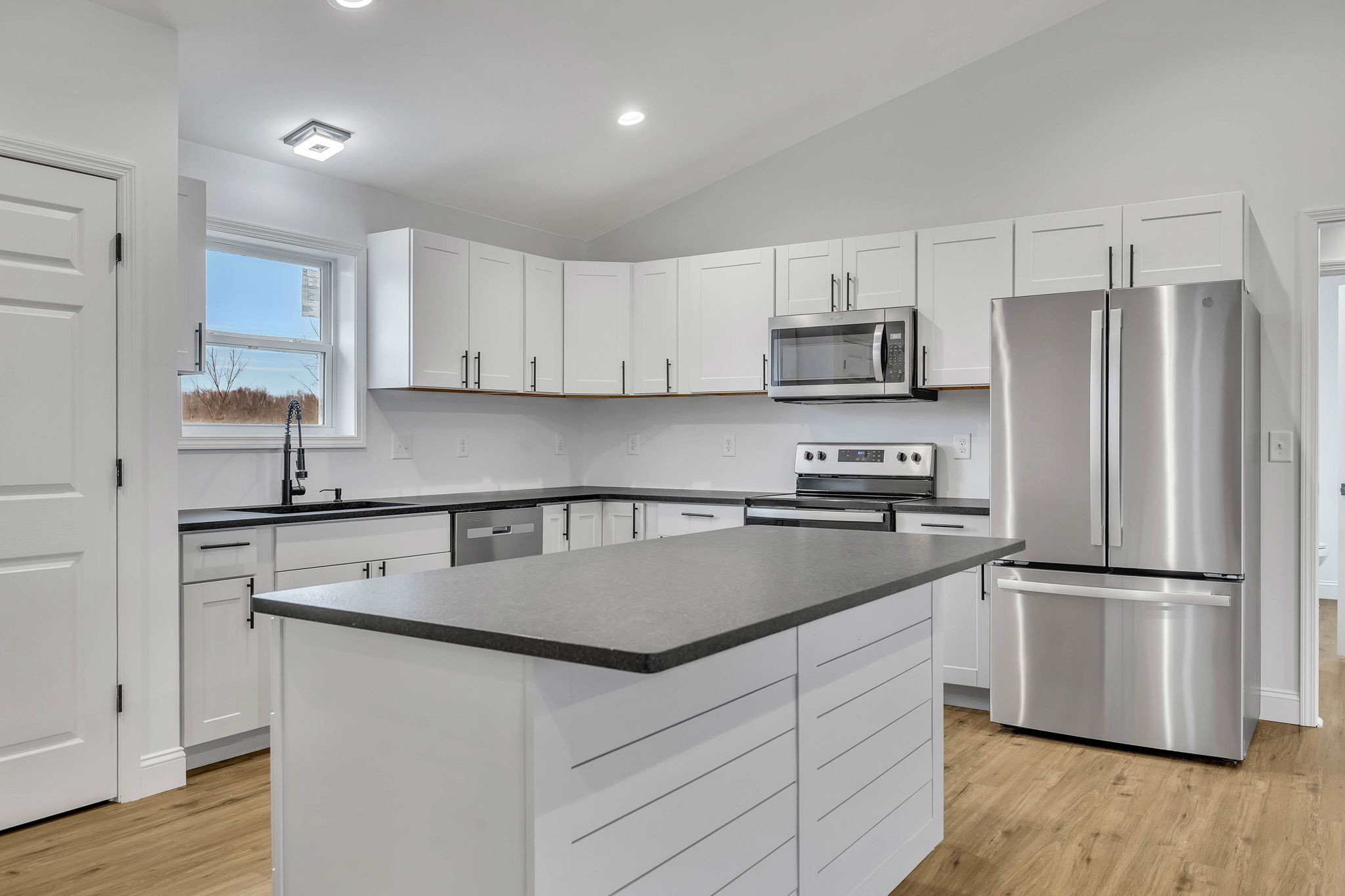 129 Colonial Road Hohenwald, TN 38462 - Photo 18 of 33 a kitchen with appliances a sink and a refrigerator