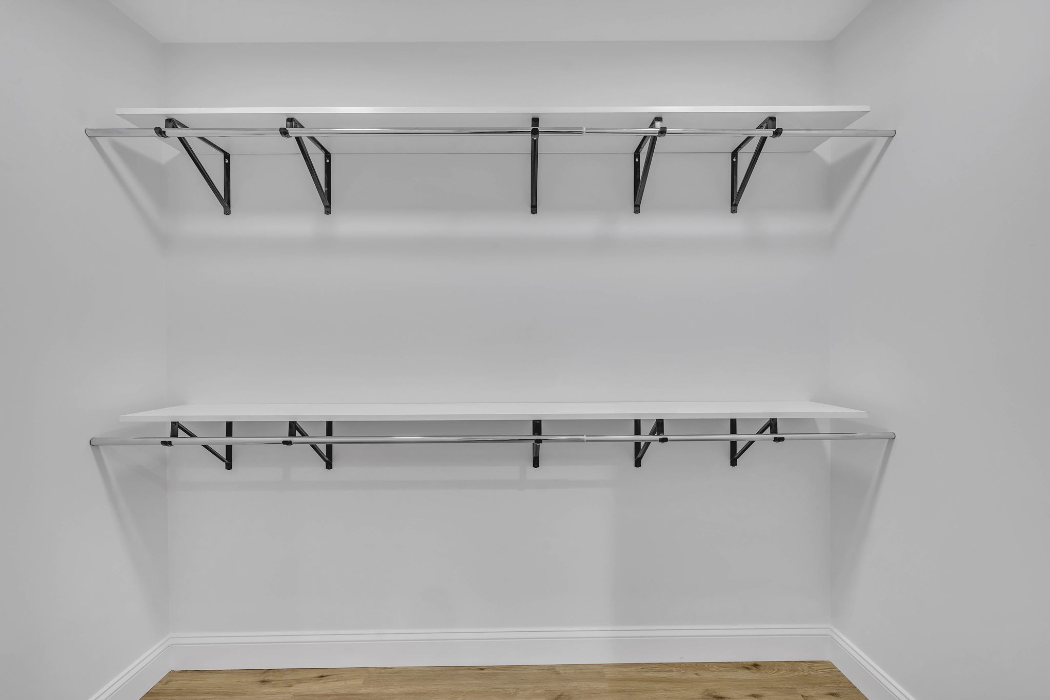 129 Colonial Road Hohenwald, TN 38462 - Photo 28 of 33 a close view of a bathtub