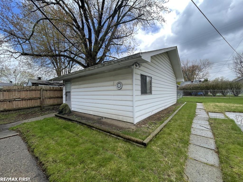 104 Rathbone Street Mount Clemens, MI 48043 - Photo 8 of 28 50109440-7.JPG