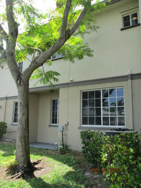 1402 Lucaya Drive Riviera Beach, FL 33404 - Photo 11 of 32 1402 Lucaya Dr, for sale 046