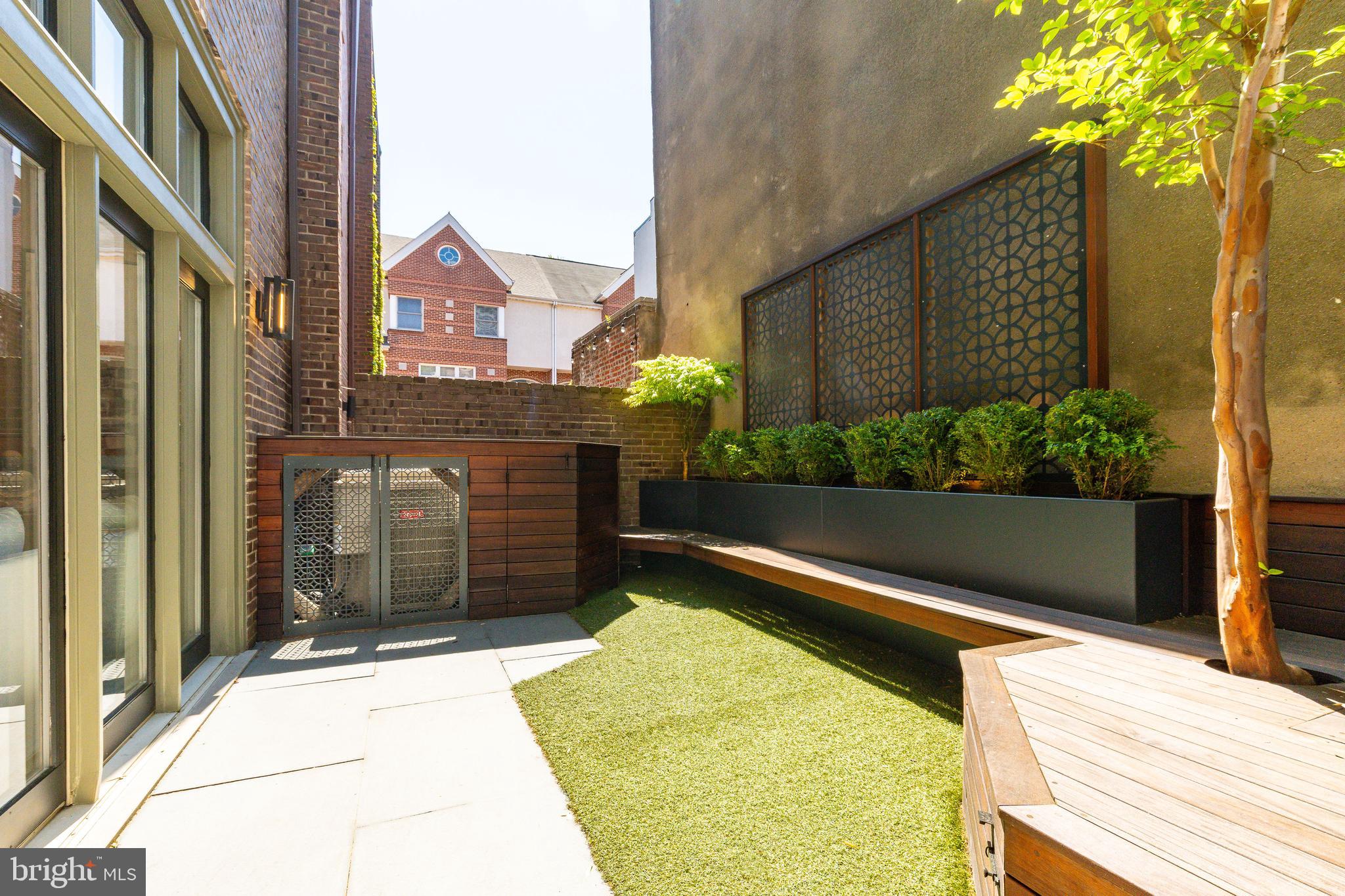 406 South 6th Street Philadelphia, PA 19147 - Photo 17 of 56 a house view with a outdoor space
