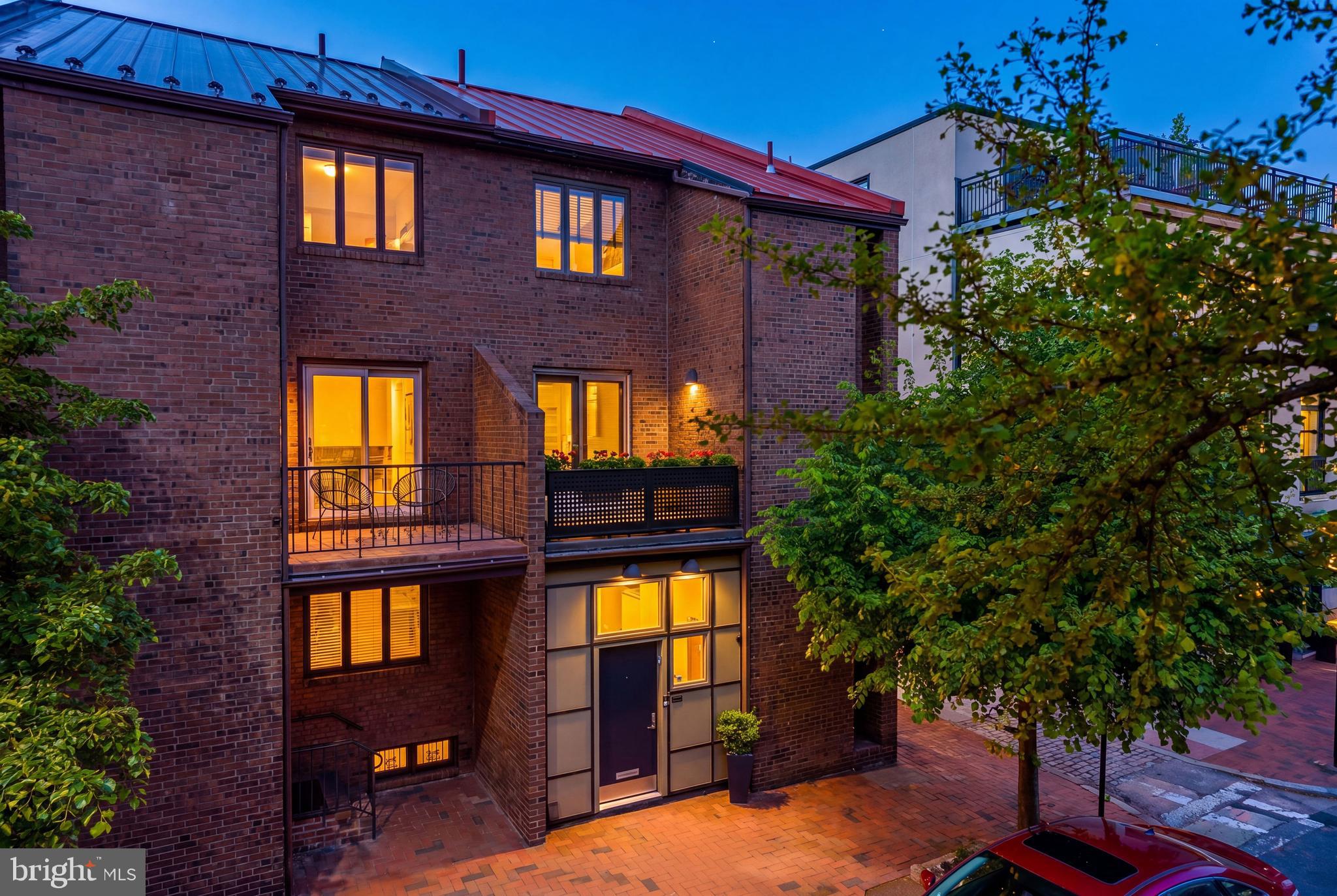 406 South 6th Street Philadelphia, PA 19147 - Photo 2 of 56 a house view with a outdoor space