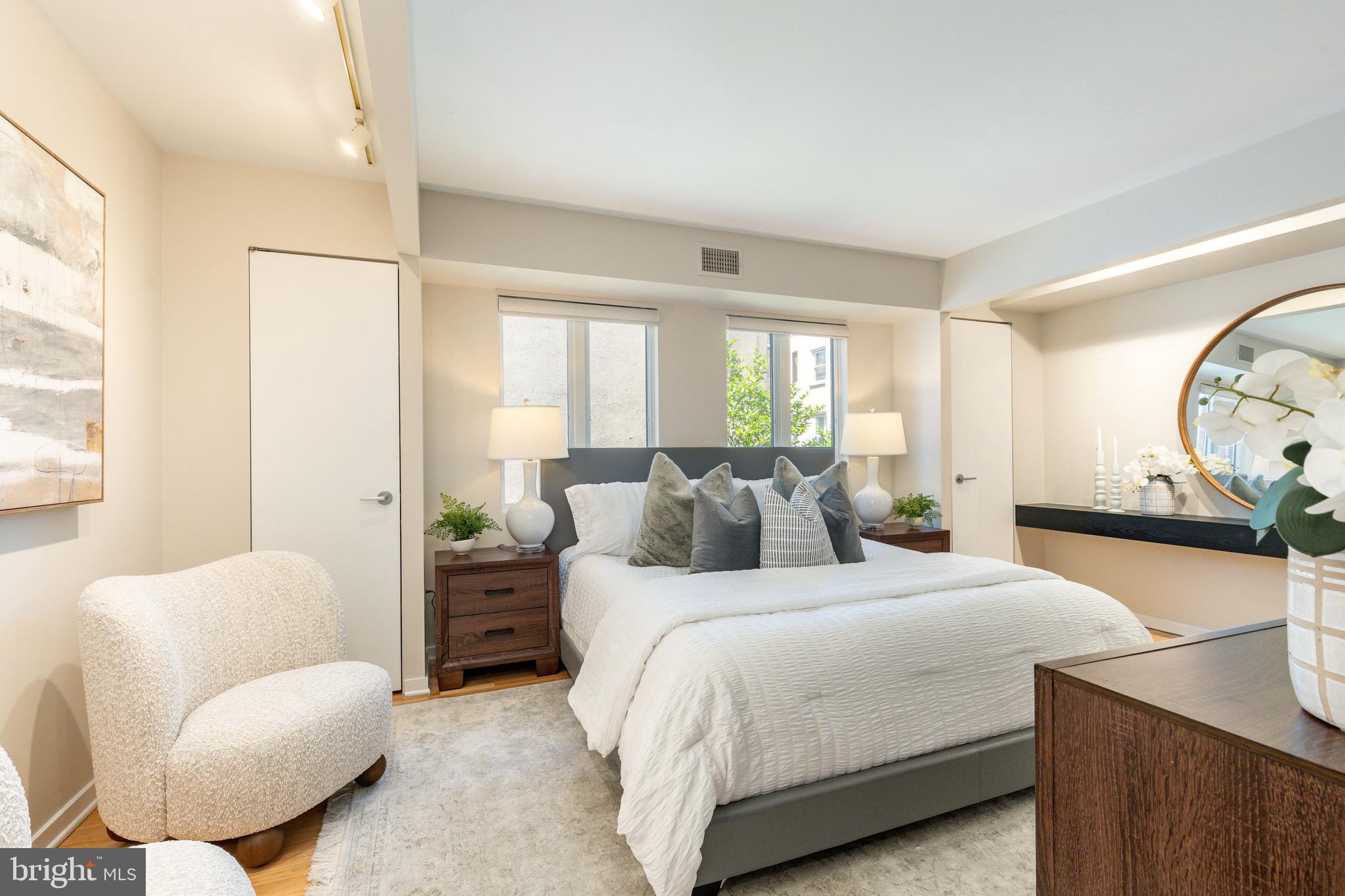 406 South 6th Street Philadelphia, PA 19147 - Photo 21 of 56 a bedroom with bed and a couch