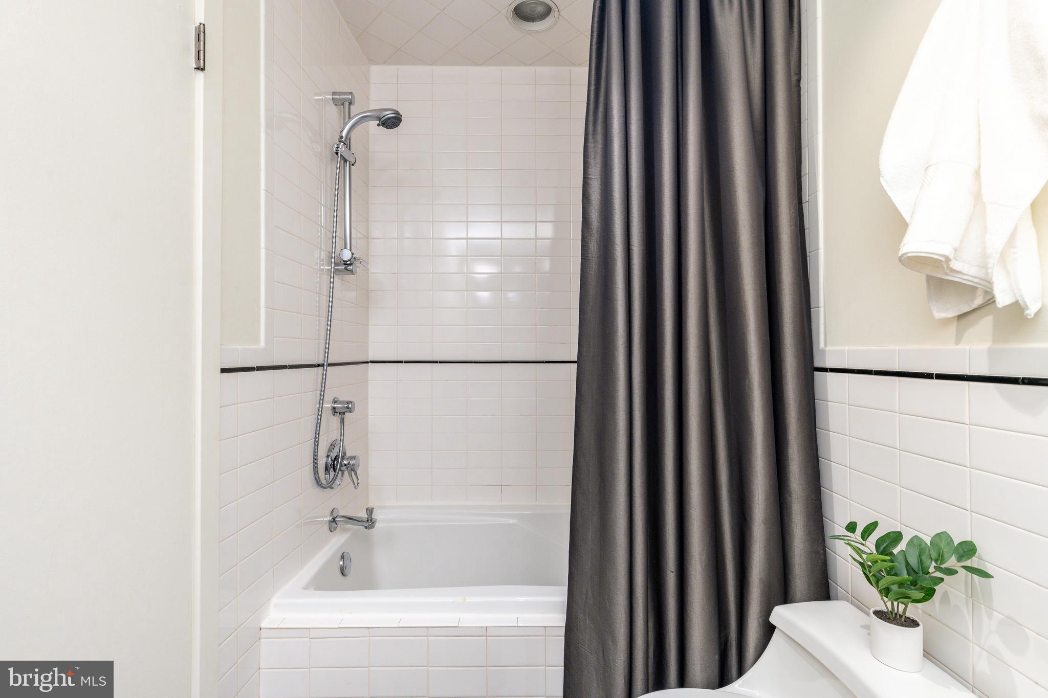 406 South 6th Street Philadelphia, PA 19147 - Photo 41 of 56 a bathroom with a bathtub and a shower