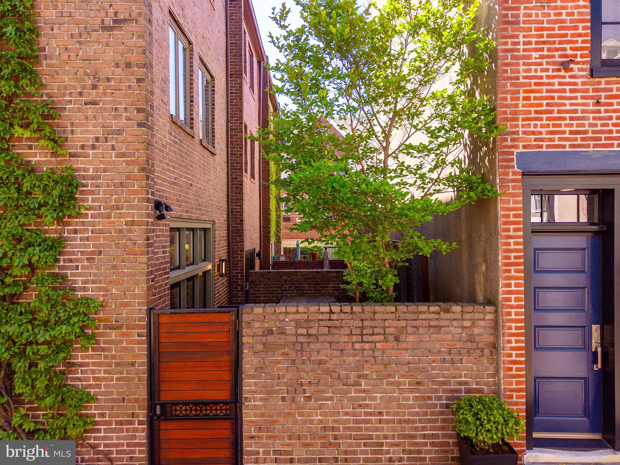 406 South 6th Street Philadelphia, PA 19147 - Photo 5 of 56 Access to Private Courtyard From Waverly St
