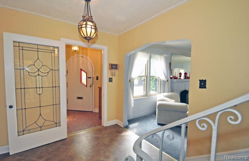 951 Pemberton Road Grosse Pointe, MI 48230 - Photo 10 of 34 9.jpg