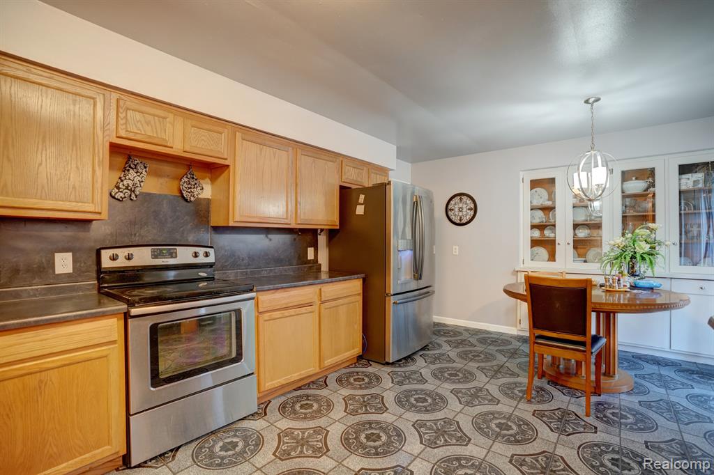 4048 West Carpenter Road Flint, MI 48504 - Photo 10 of 17