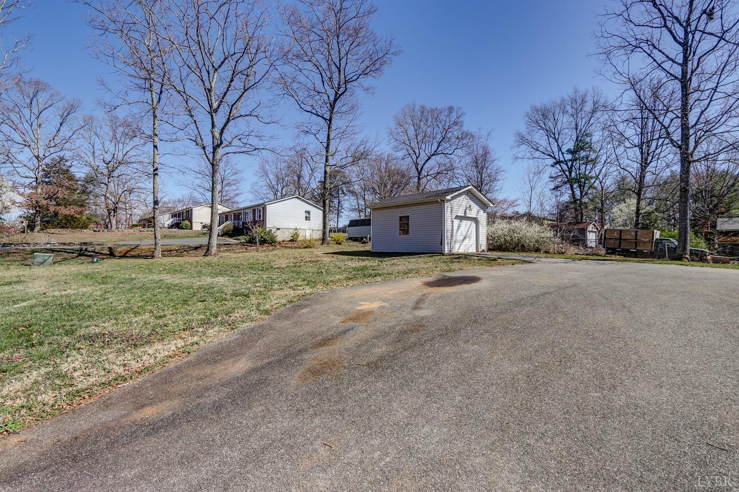 721 Doss Road Concord, VA 24538 - Photo 33 of 35 a house with a outdoor space