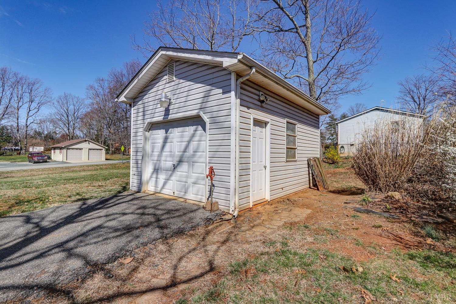 721 Doss Road Concord, VA 24538 - Photo 35 of 35 a view of a house with a yard
