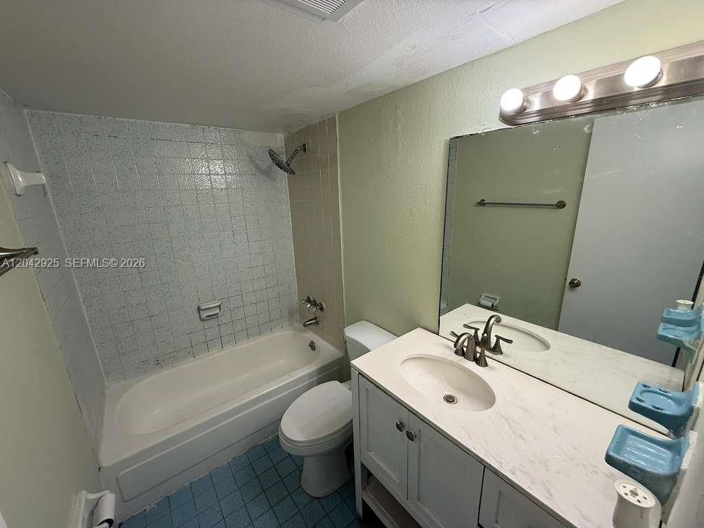 1900 West 68th Street, Unit G308 Hialeah, FL 33014 - Photo 6 of 8