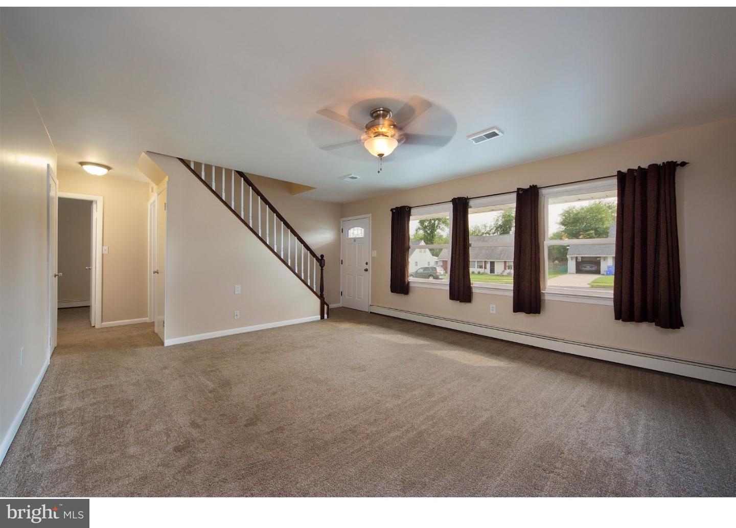 18 MacIntosh Road Levittown, PA 19056 - Photo 2 of 23 Living Room