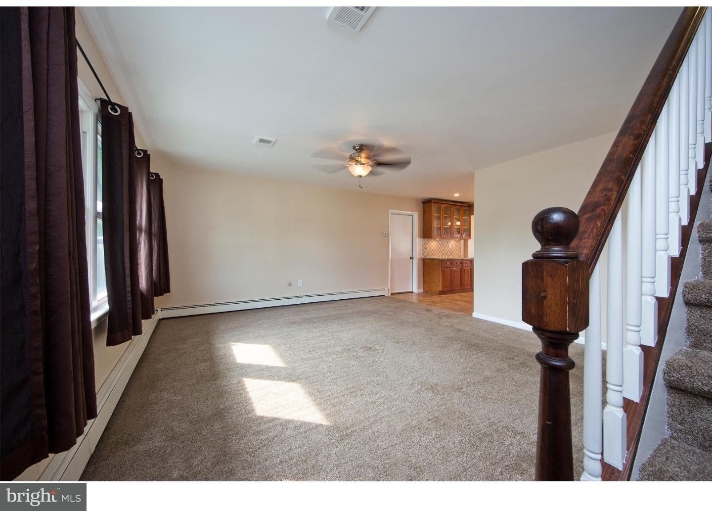 18 MacIntosh Road Levittown, PA 19056 - Photo 3 of 23 Living Room