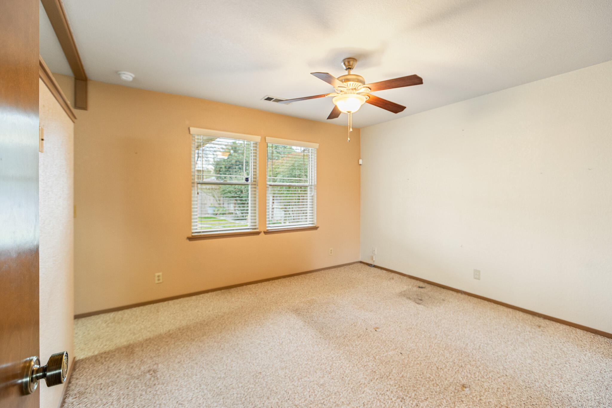 812 Woods Place Exeter, CA 93221 - Photo 10 of 47 19 Primary Bedroom
