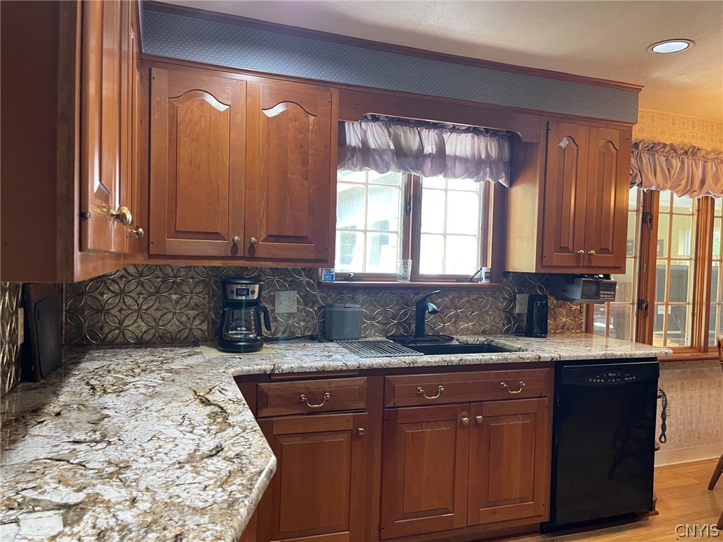 17 Castle Street Vernon, NY 13421 - Photo 18 of 41 All appliances stay!