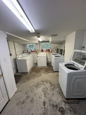 $2,400 | 1930 West Addison Street, Unit 3S, Chicago, IL 60613