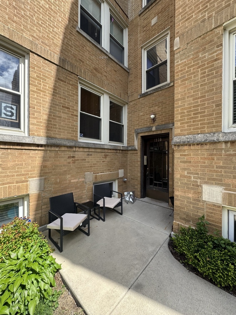 1930 West Addison Street, Unit 3S Chicago, IL 60613 - Photo 2 of 16