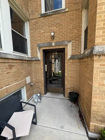 $2,400 | 1930 West Addison Street, Unit 3S, Chicago, IL 60613