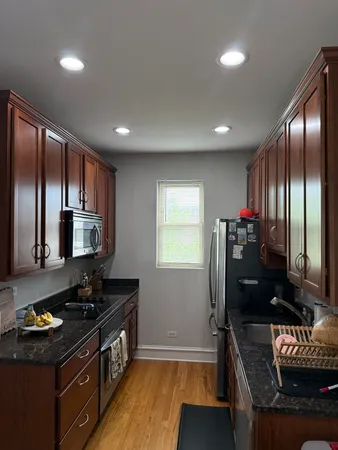 $2,400 | 1930 West Addison Street, Unit 3S, Chicago, IL 60613