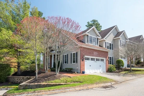 $939,000 | 900 Lynnfield Street, Unit 1, Lynnfield, MA 01940