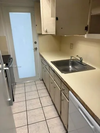 $2,200 | 2430 Northeast 135th Street, Unit 102, North Miami, FL 33181
