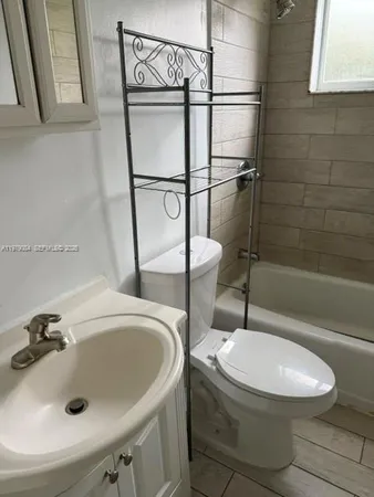 $2,200 | 2430 Northeast 135th Street, Unit 102, North Miami, FL 33181